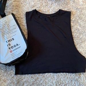 Black LuLulemon slightly Cropped Tank Top